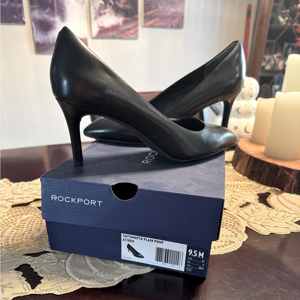 ROCKPORT black leather pumps. Size 9.5